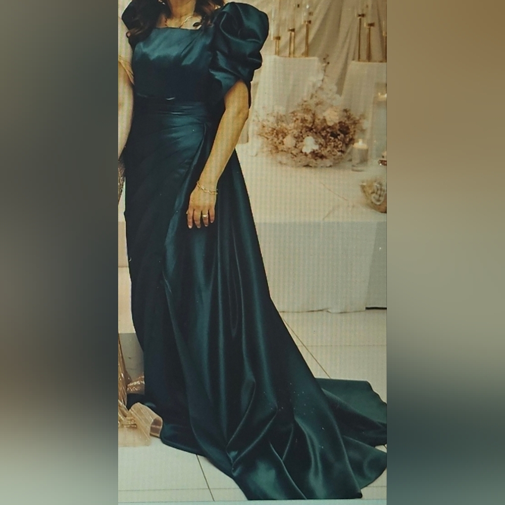 Elegant Green Satin Prom Dress